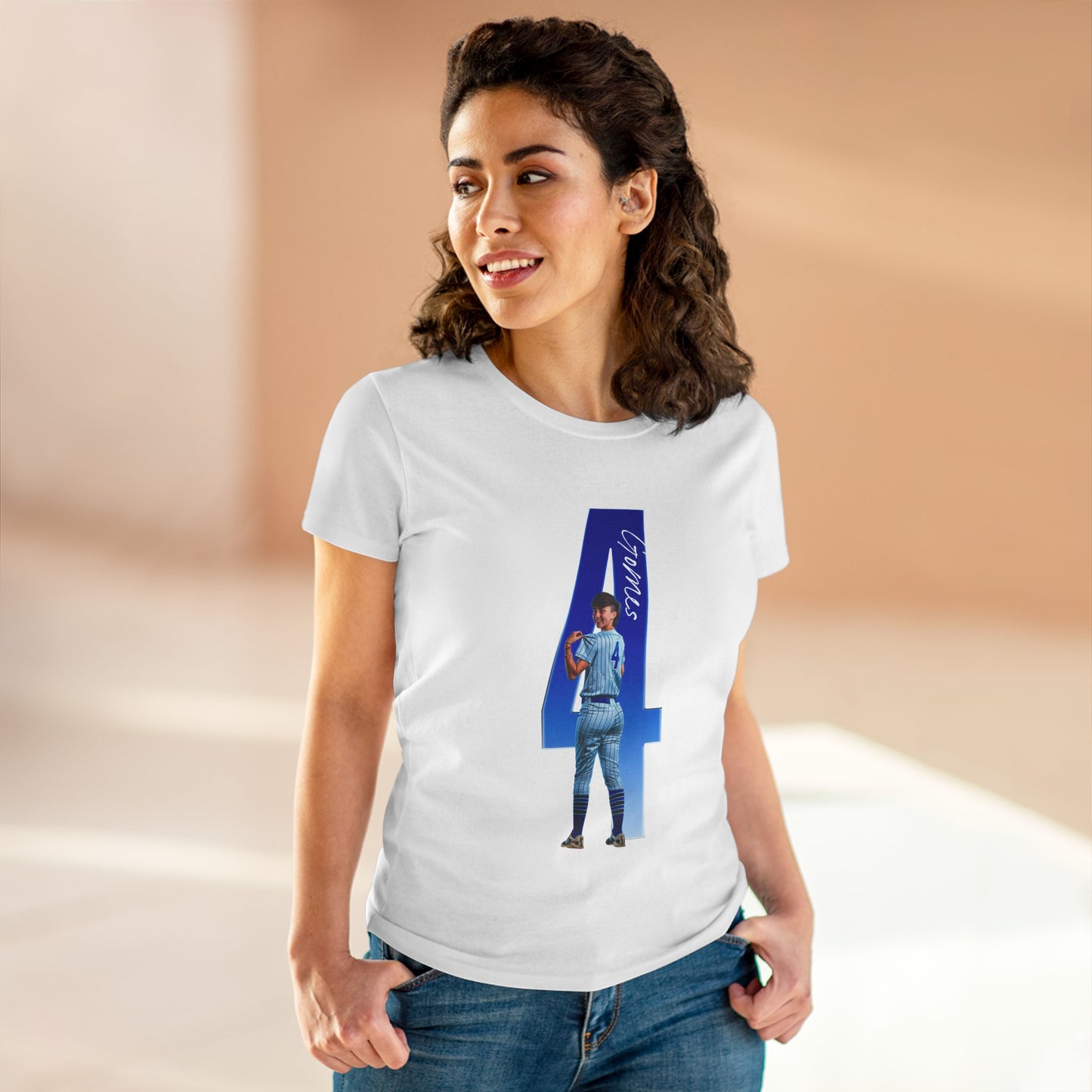 Azlynn Gomes Player Icon Number Women's Tee