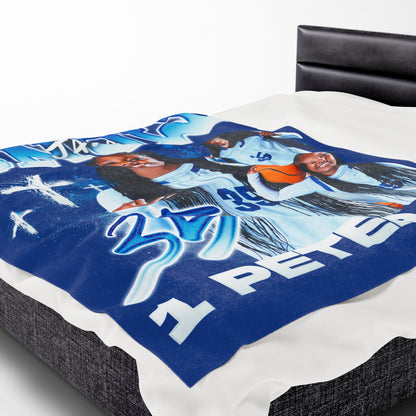 Jada Snow 60"-80" Plush Blanket